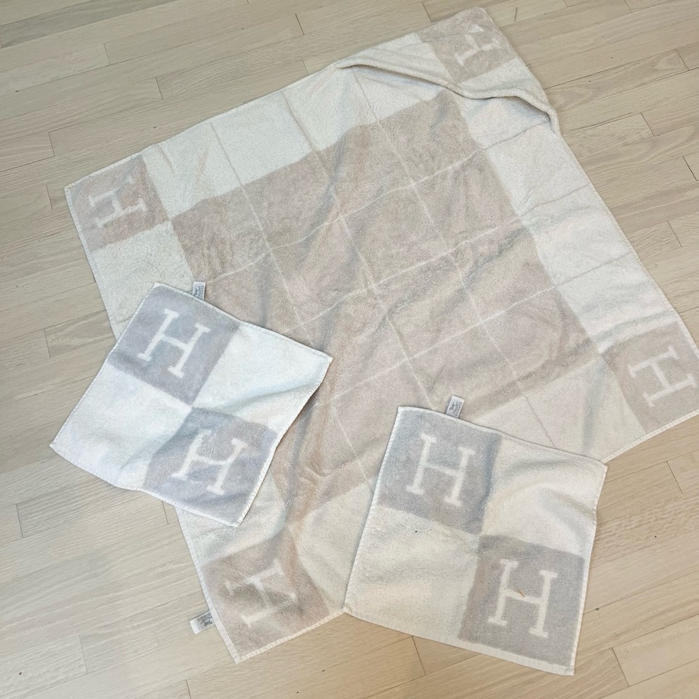 Hermes Hooded Baby Bath Towel & Washcloth Bundle - Avalon Collection